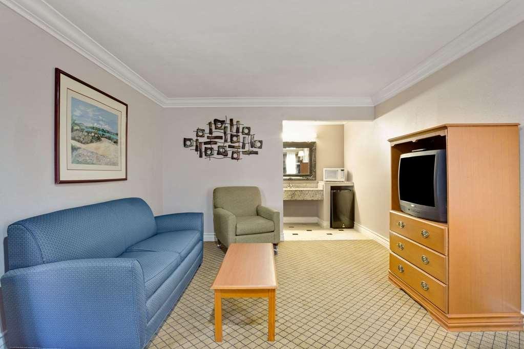 Hotel Baymont By Wyndham College Park Atlanta Airport South Exterior foto