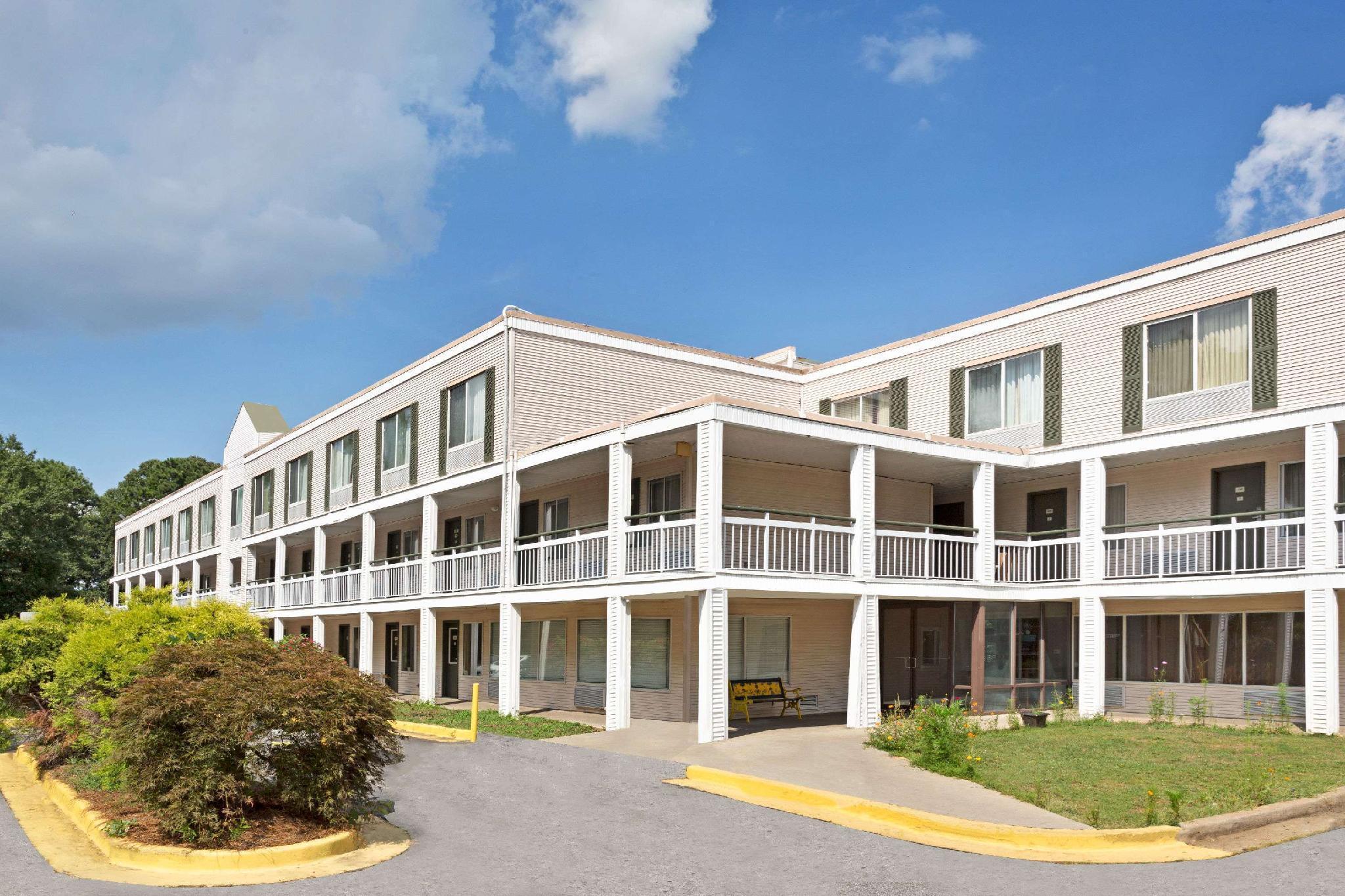 Hotel Baymont By Wyndham College Park Atlanta Airport South Exterior foto